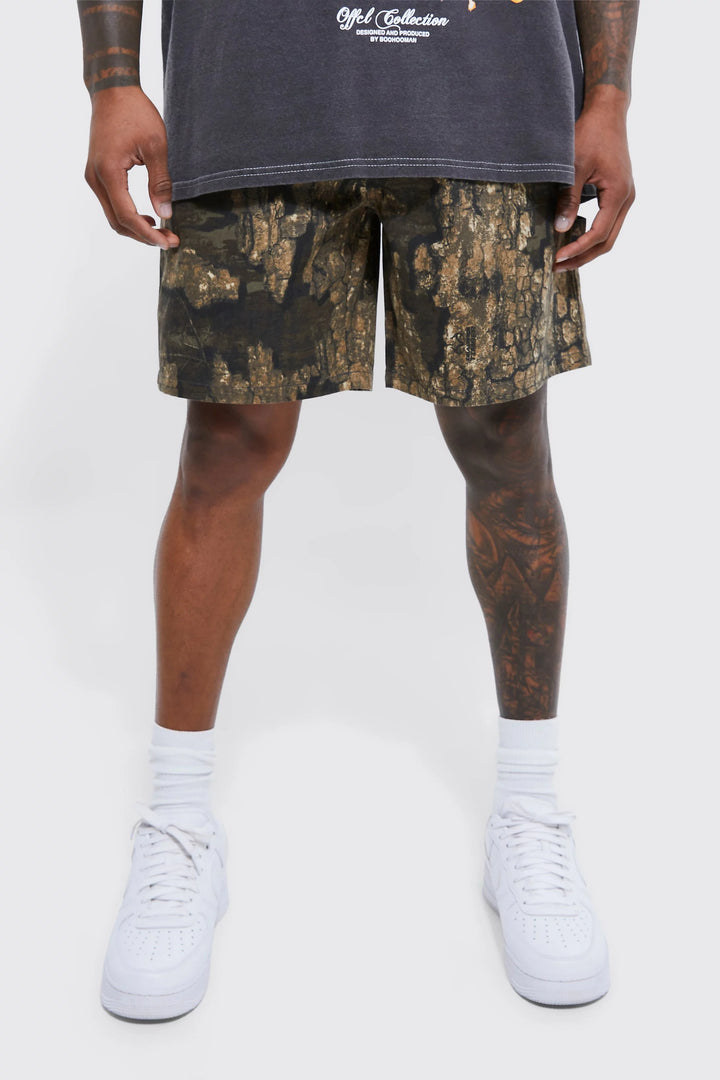 BOOHOOMAN FIXED WAIST EARTH CAMO FIT RELAXED SHORT LENGTH