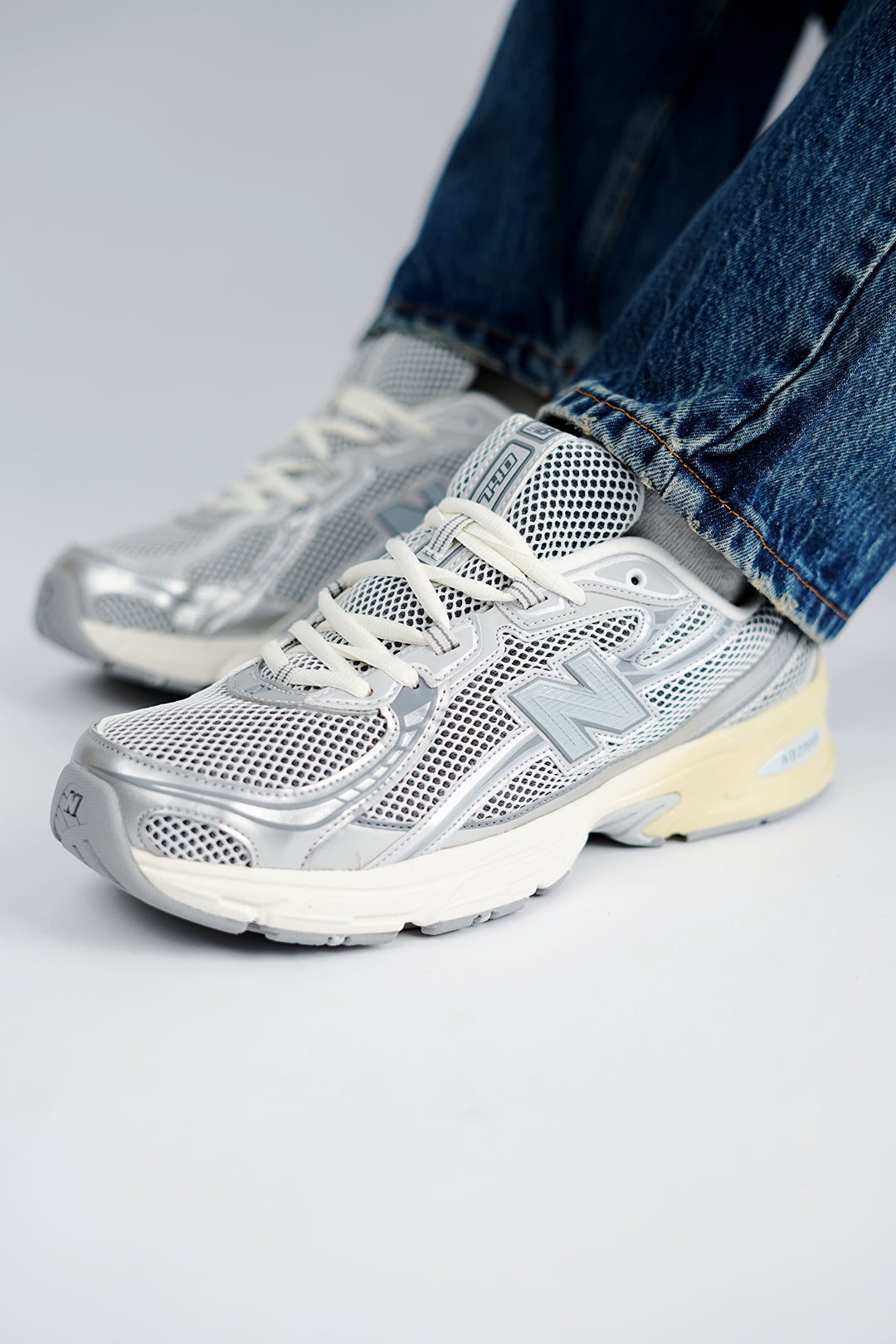 New Balance moonrock 740 Trainers in Silver