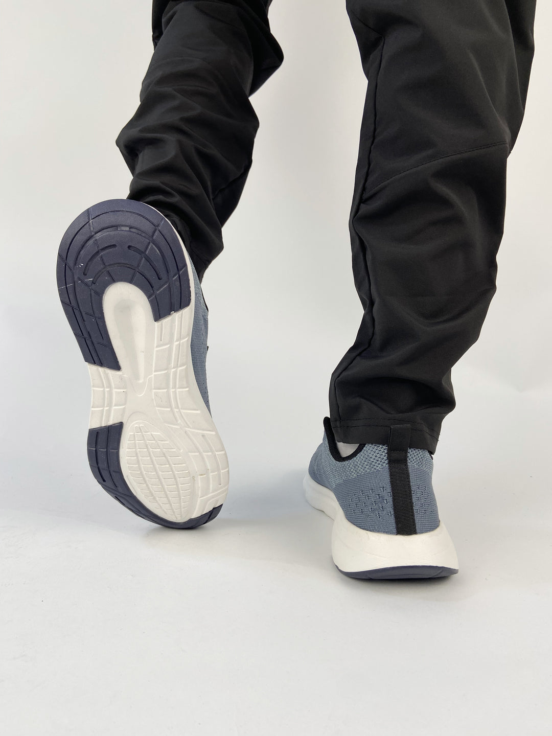 Nike air max trainers in blue with black laces