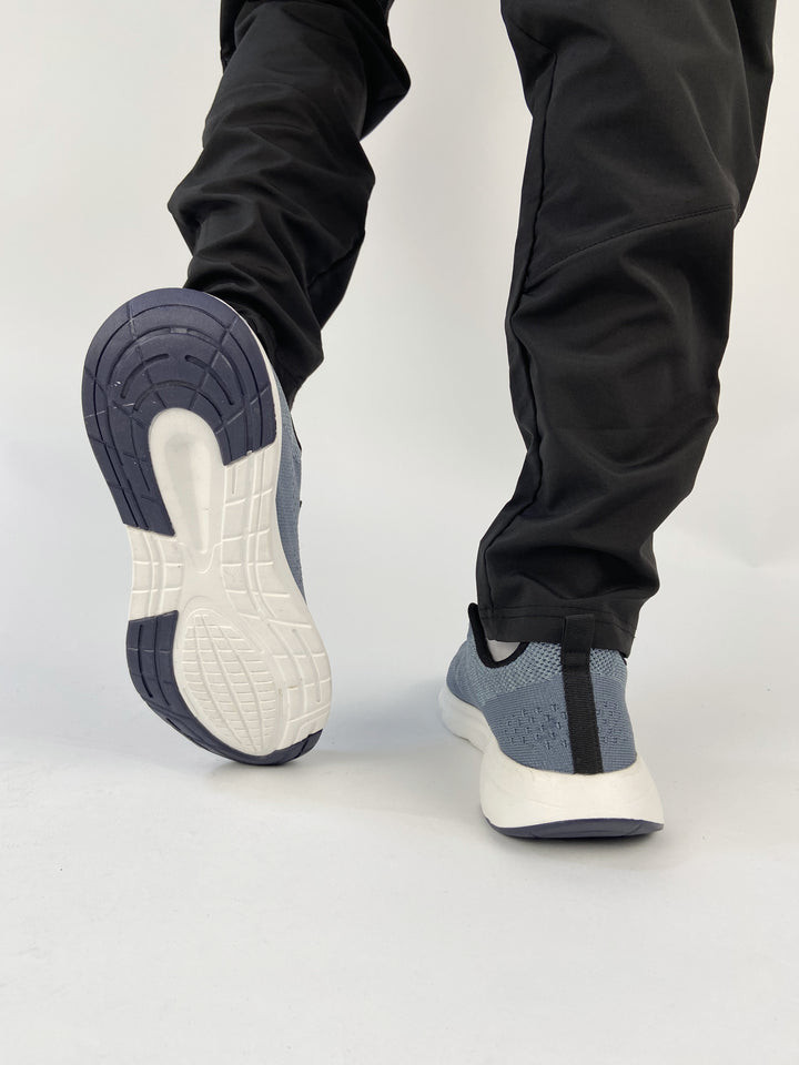 Nike air max trainers in blue with black laces