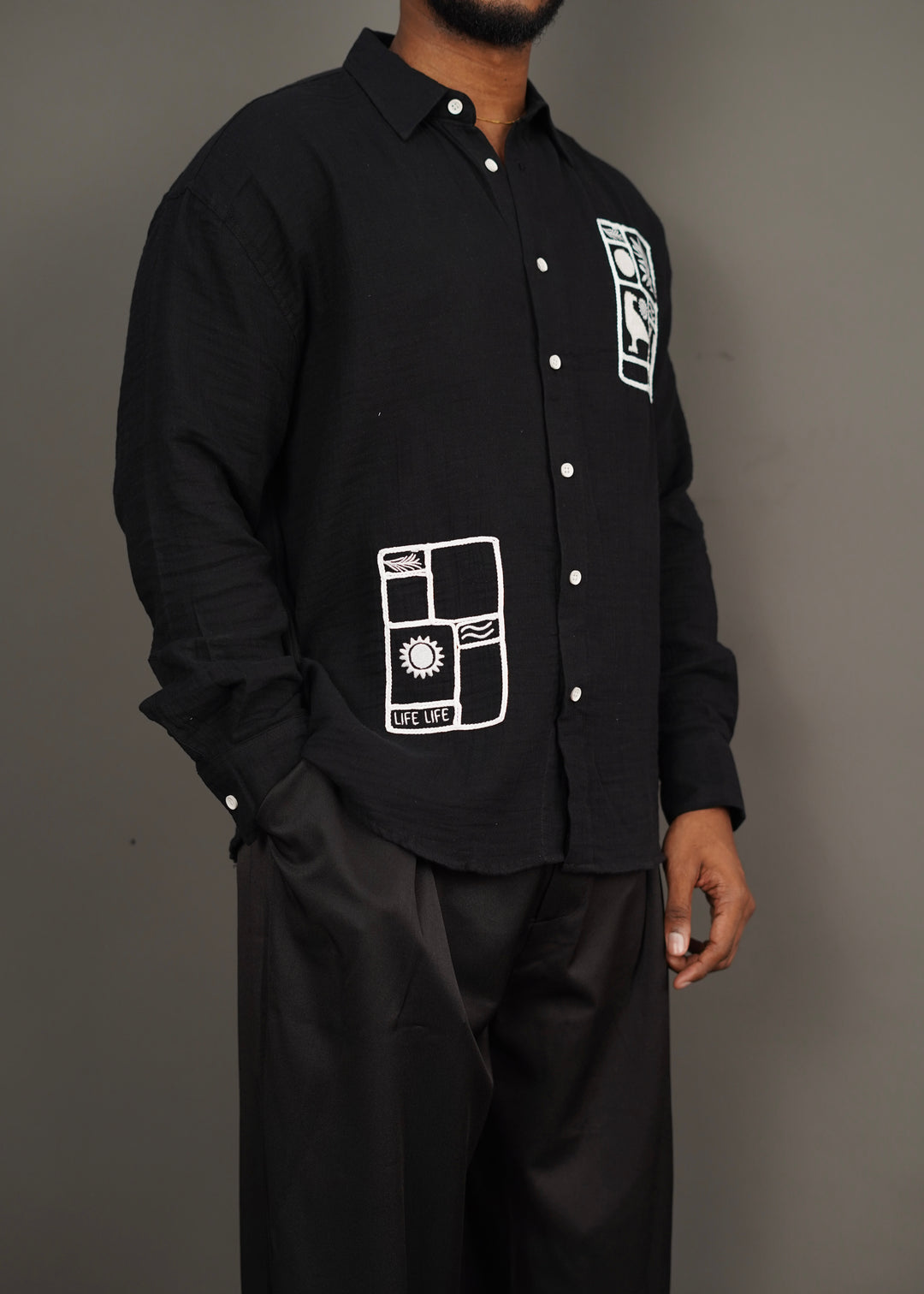 2512 Embroidered Patch Longsleeve Shirt in black