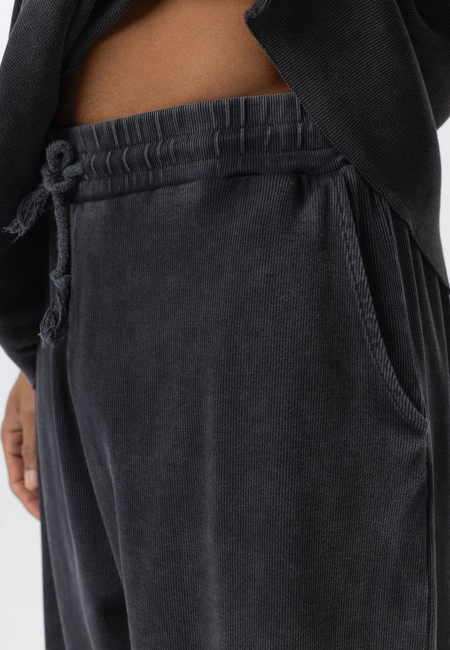 Essence of life washed pants in black