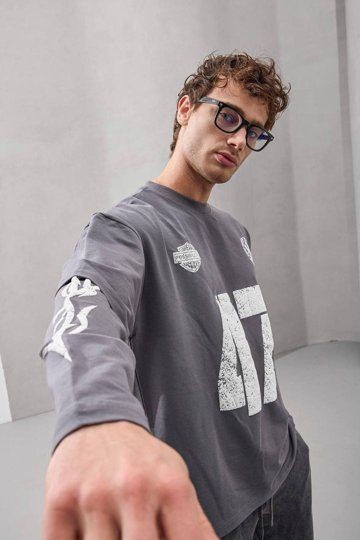 2morrow Overized Wild Life Long Sleeve T-shirt in grey