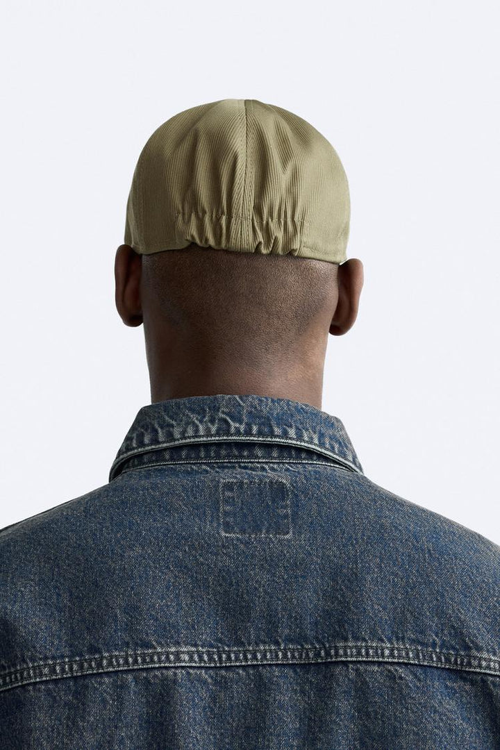 ZARA TEXTURED FLAT CAP