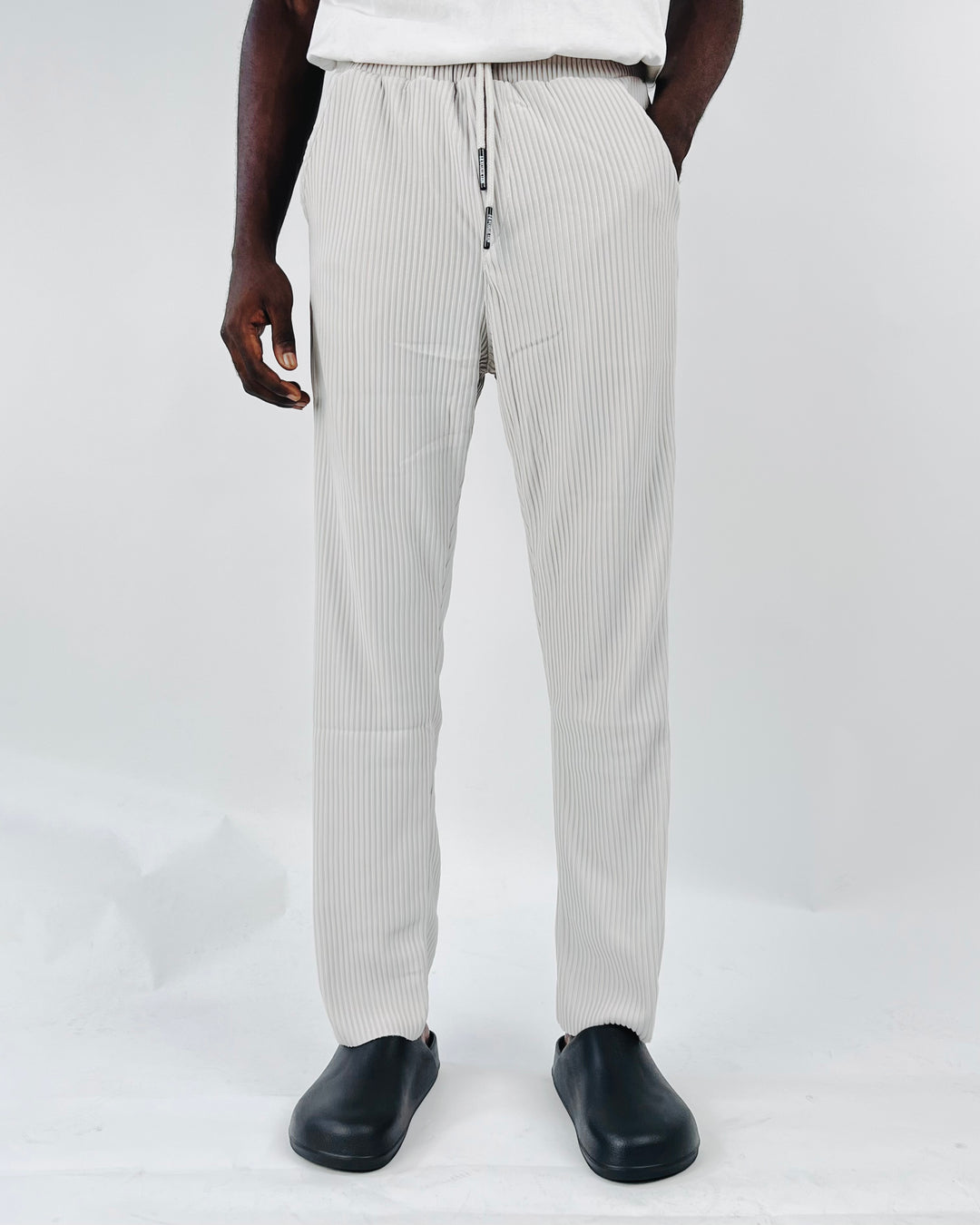 A&N pleated pants in grey