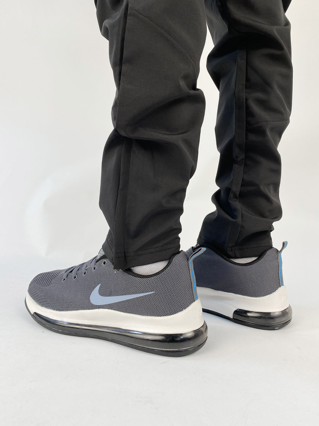 Nike air zoom textured grey trainers with black solid sole