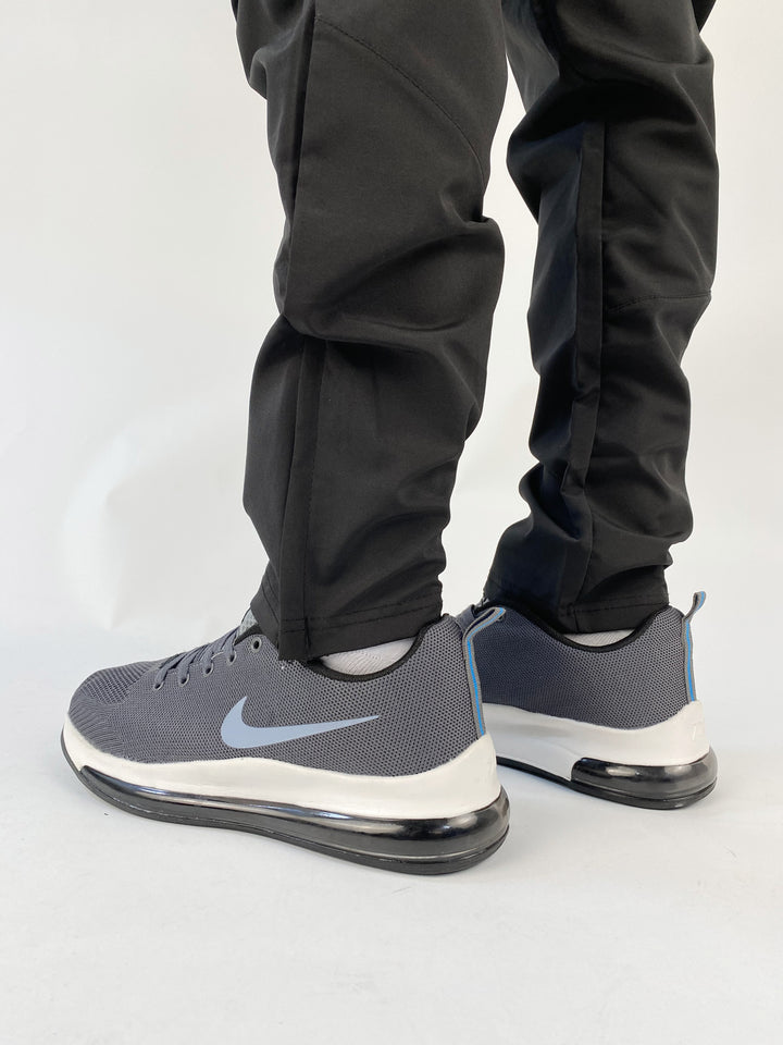 Nike air zoom textured grey trainers with black solid sole