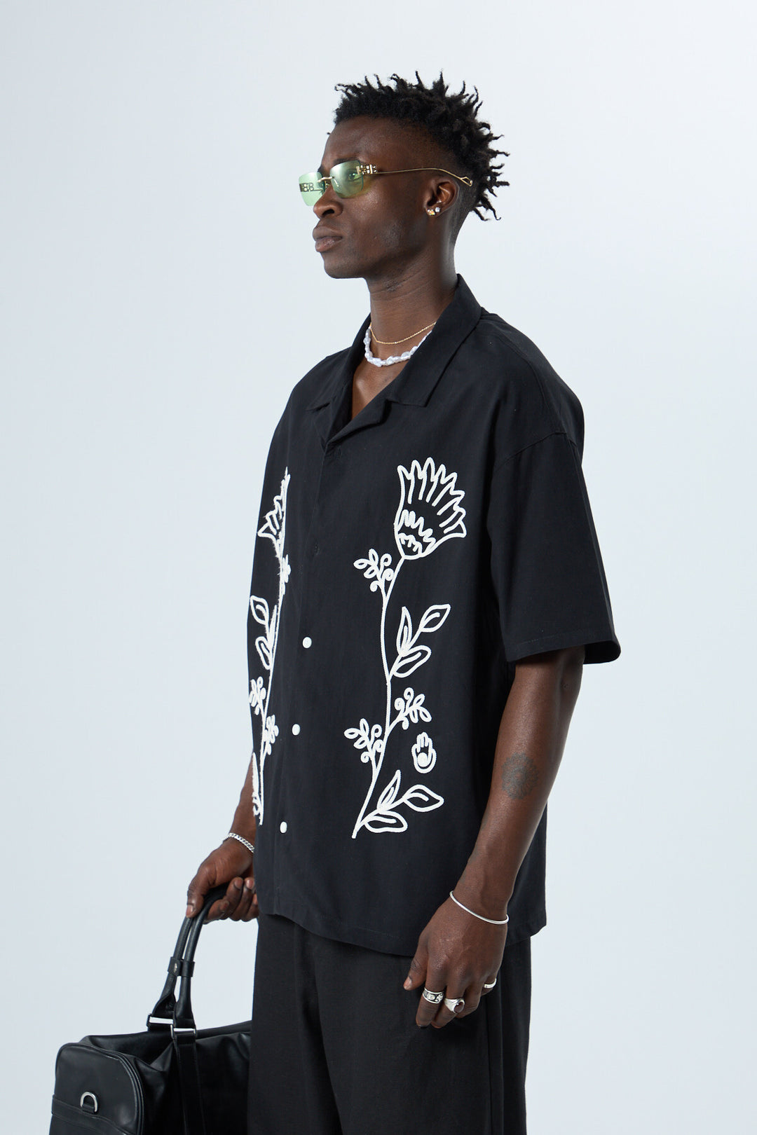 VAMOS FLORAL EMBROIDERED SHIRT IN BLACK