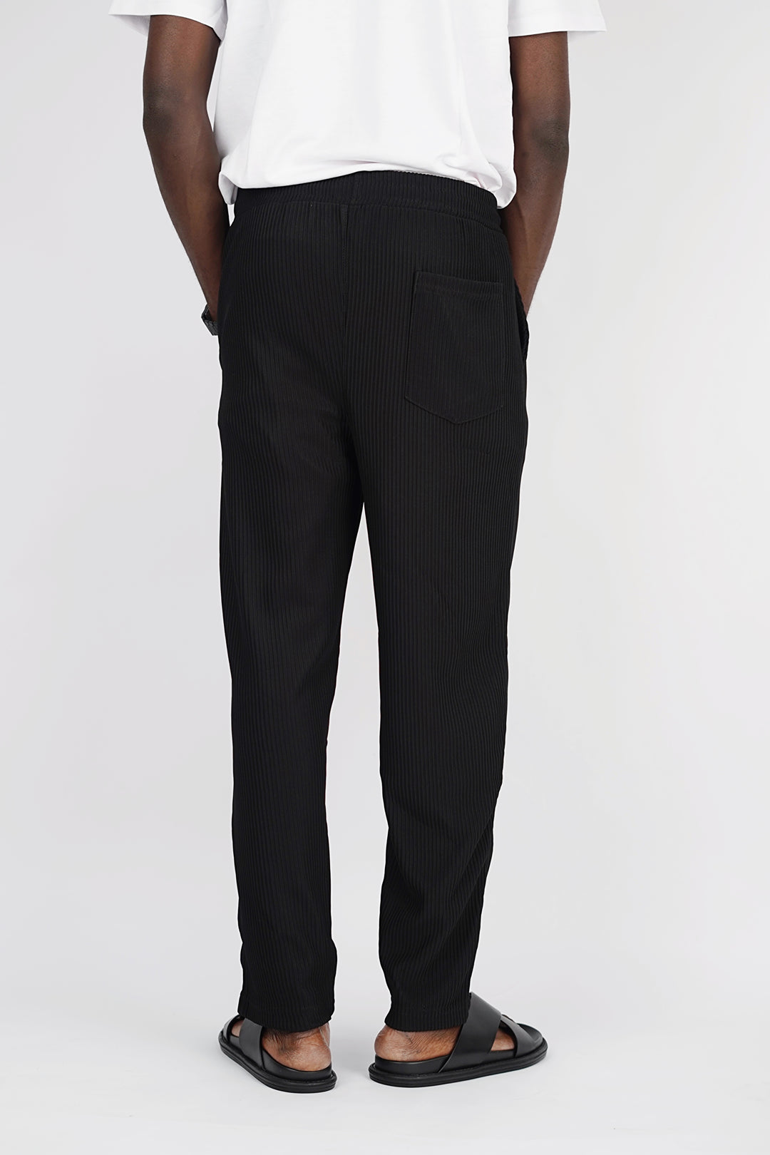 Spruce pleated pants with toggle drawstring in black