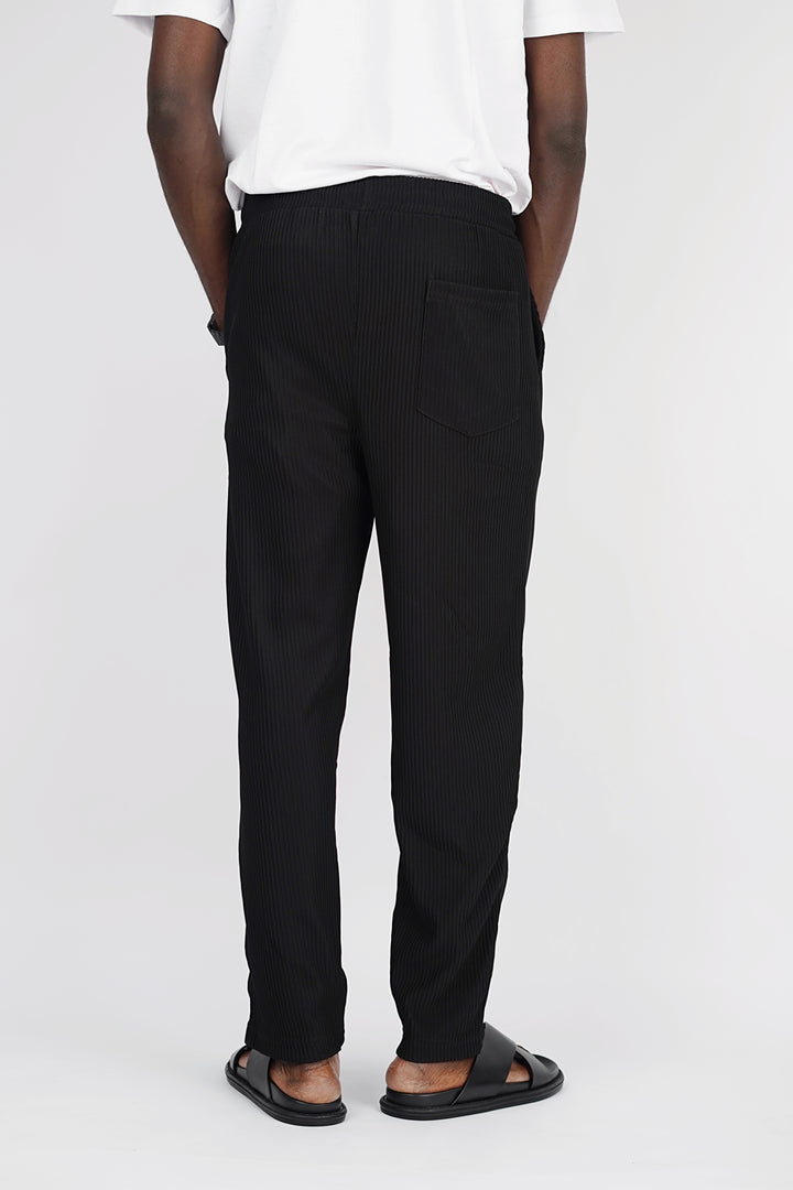 Spruce pleated pants with toggle drawstring in black