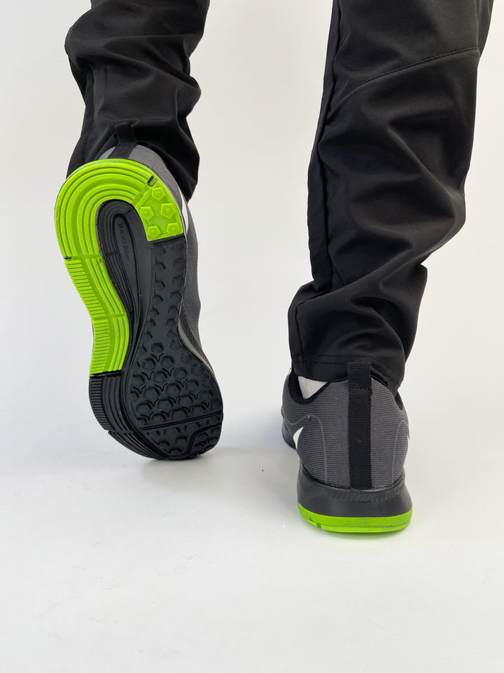 Nike air max trainers in black&lime sole