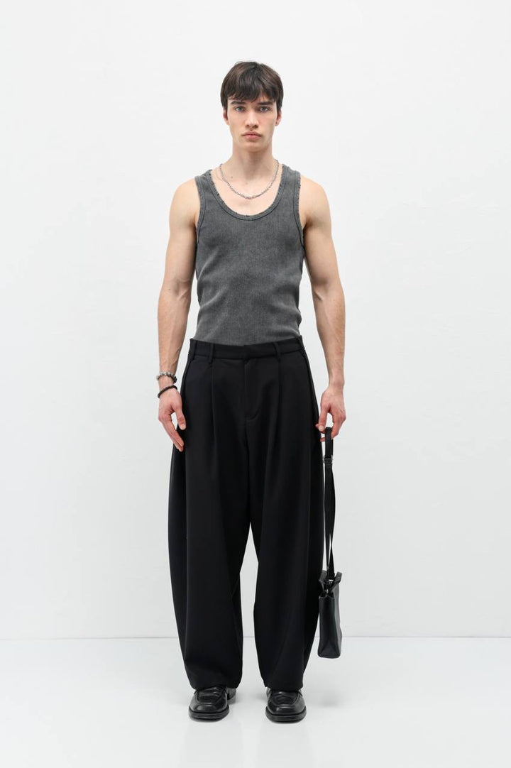 Vamos Wide-Leg Pleated Pants in black