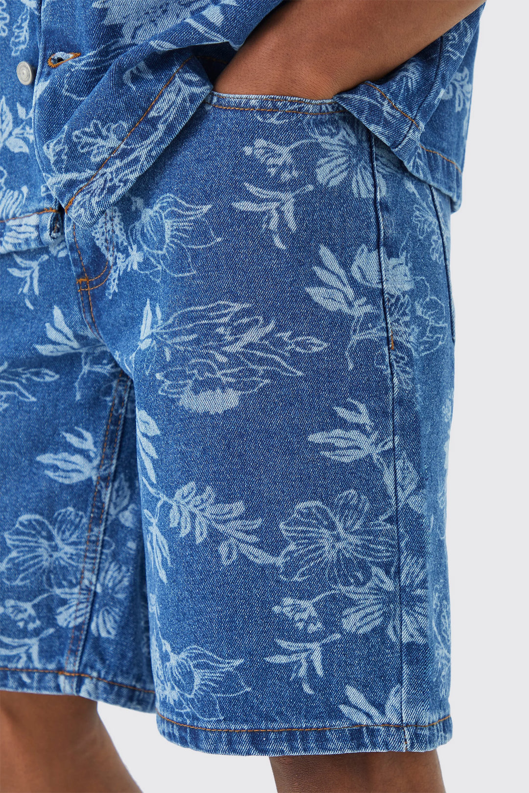 BOOHOOMAN STRAIGHT RIGID FLORAL LASER PRINT DENIM SHORTS