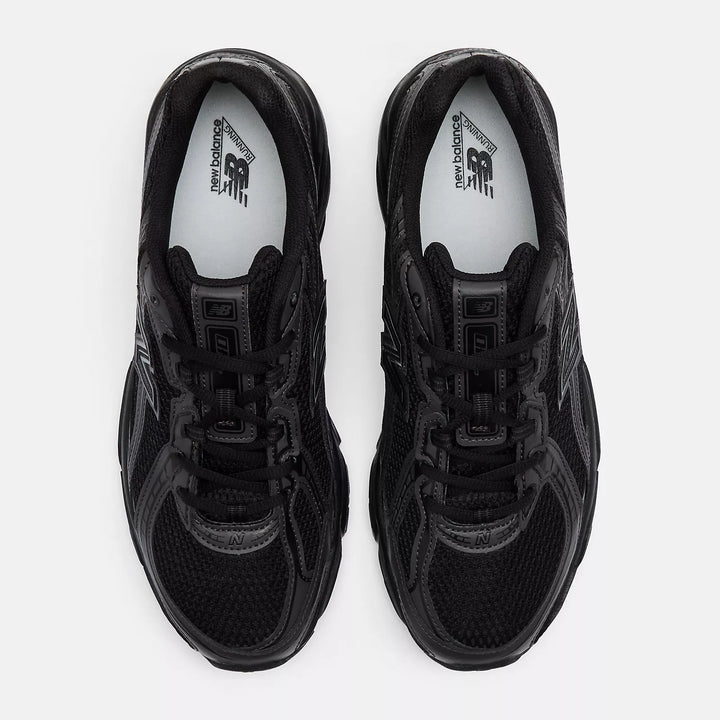 New Balance 740 Trainers in Black