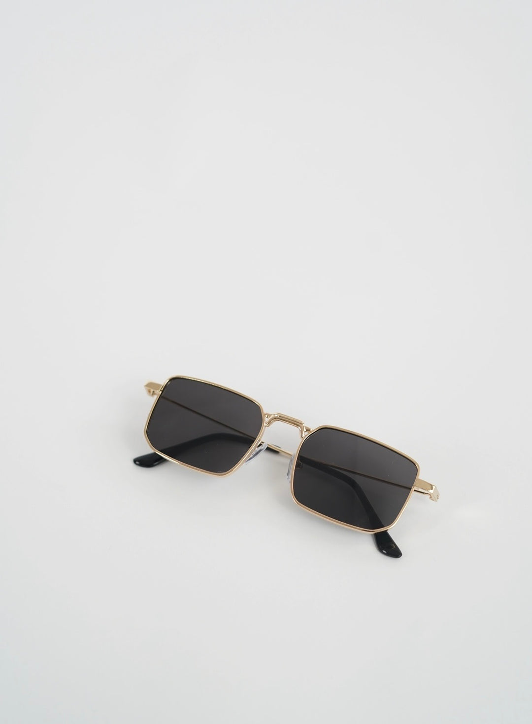 Rectangular gold rim sun glasses in black