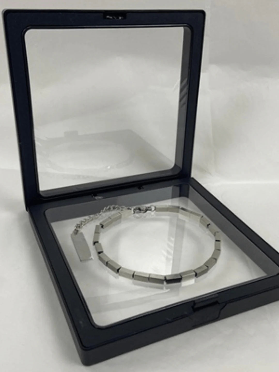 SIMPLE SQUARE BRACELET IN STAINLESS STEEL