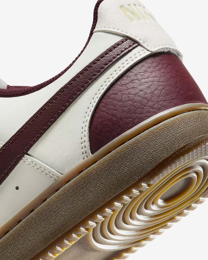 Nike Court vision Low men’s Trainers in Burgundy