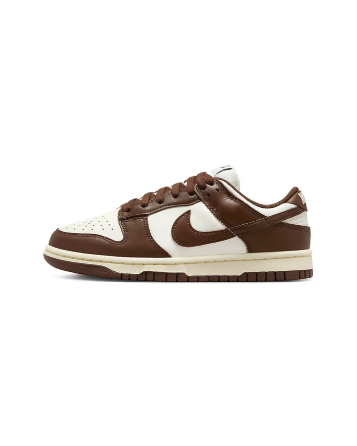 Nike Dunk Low Trainers in Chocolate