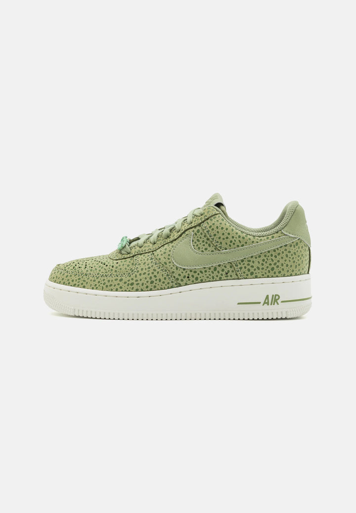 Nike Air Force 1 07 PRM Trainers in green