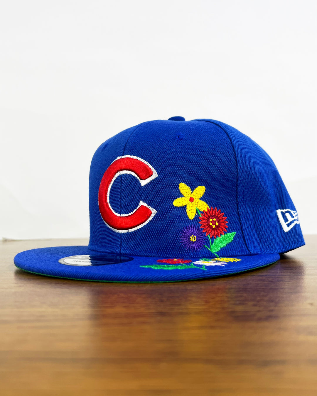 Chicago Cubs Floral Embroidered New Era Snapback in blue