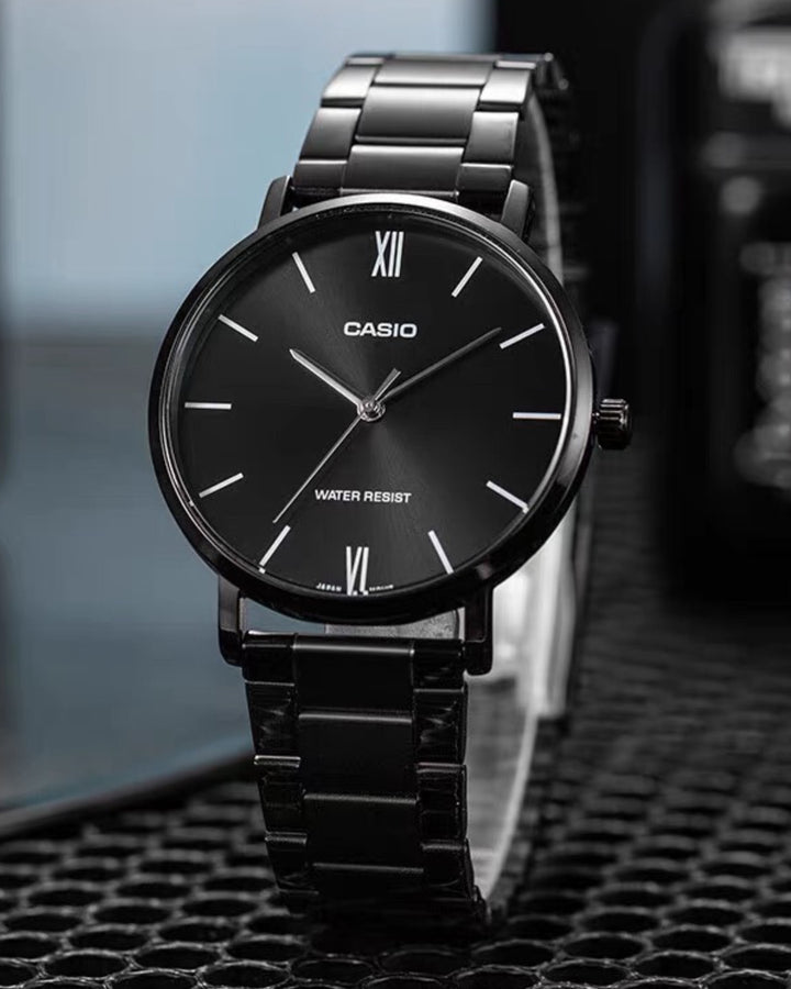 CASIO MTP-VT01B-1B Chain Watch in black