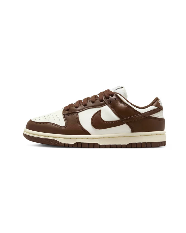 Nike Dunk Low Trainers in Chocolate