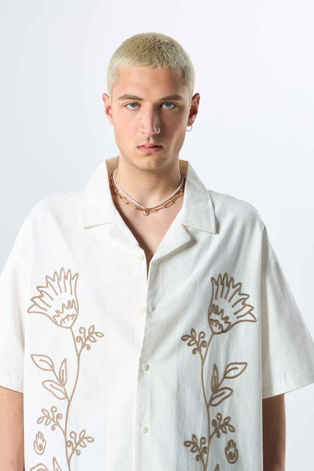 VAMOS FLORAL EMBROIDERED SHIRT IN ECRU