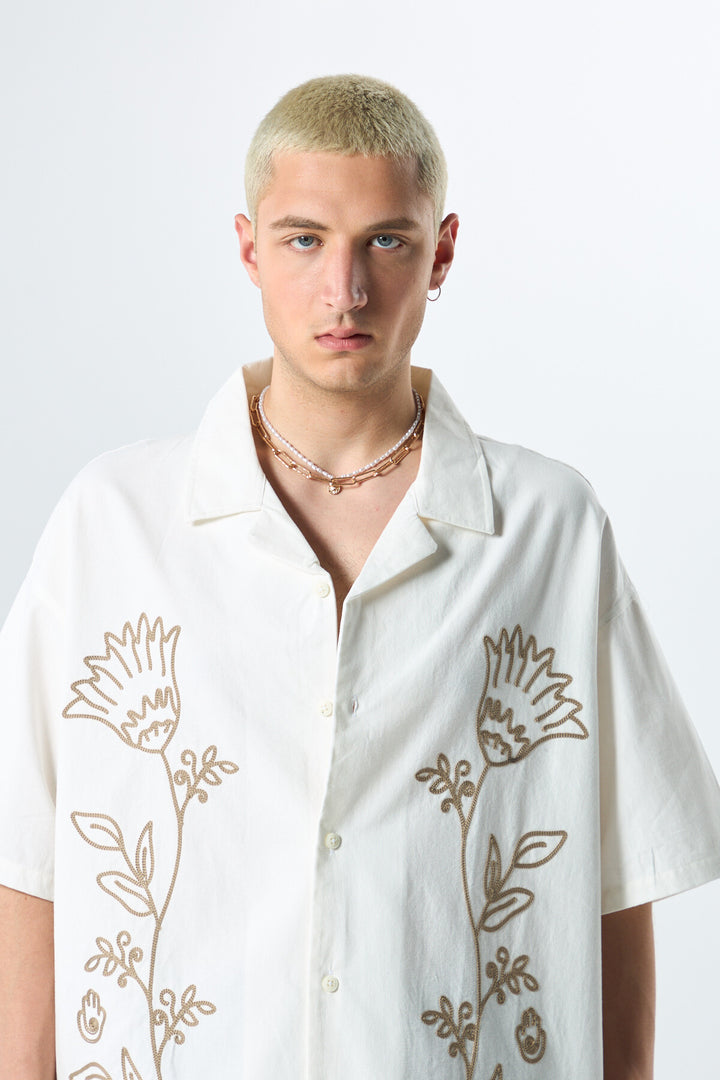 VAMOS FLORAL EMBROIDERED SHIRT IN ECRU