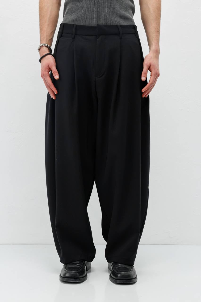 Vamos Wide-Leg Pleated Pants in black
