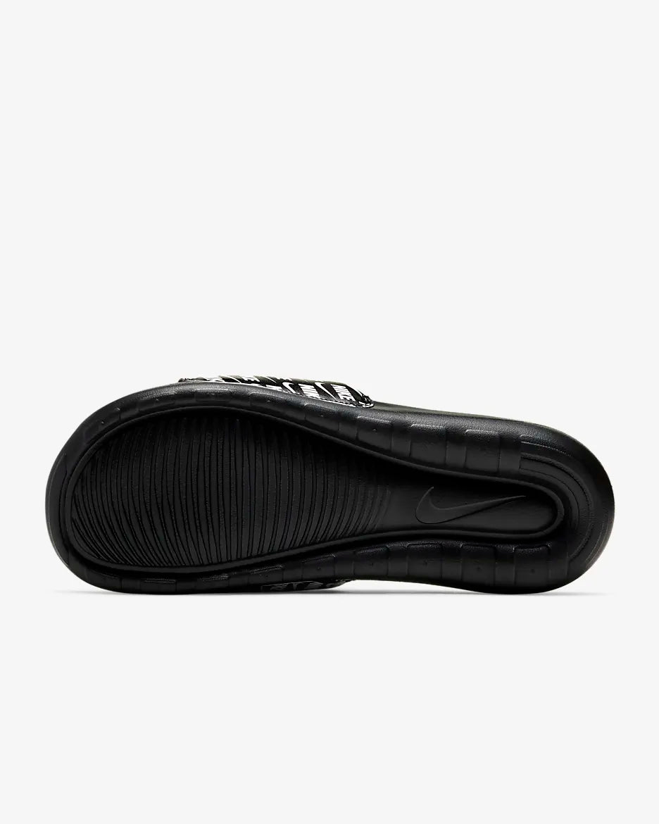 NIKE VICTORI ONE MEN'S PRINTED SLIDES | BLACK & WHITE