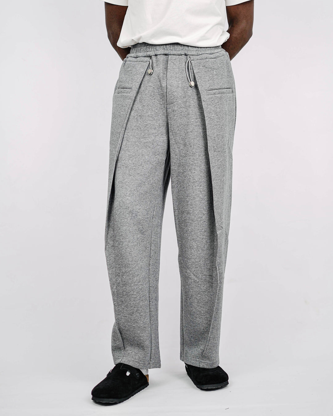Nuclear fussion toggle Pleated Sweat Pants in Grey