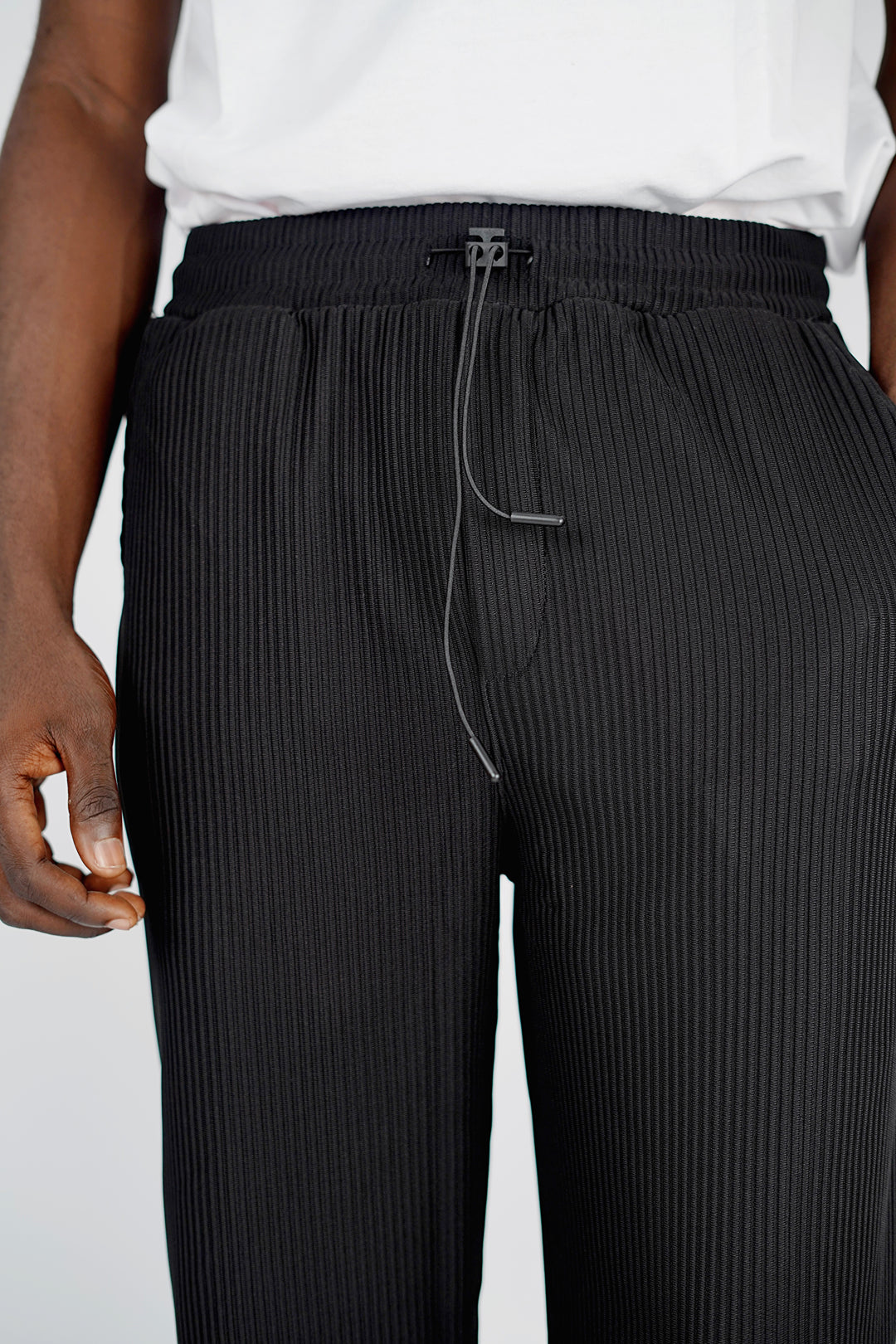 Spruce pleated pants with toggle drawstring in black