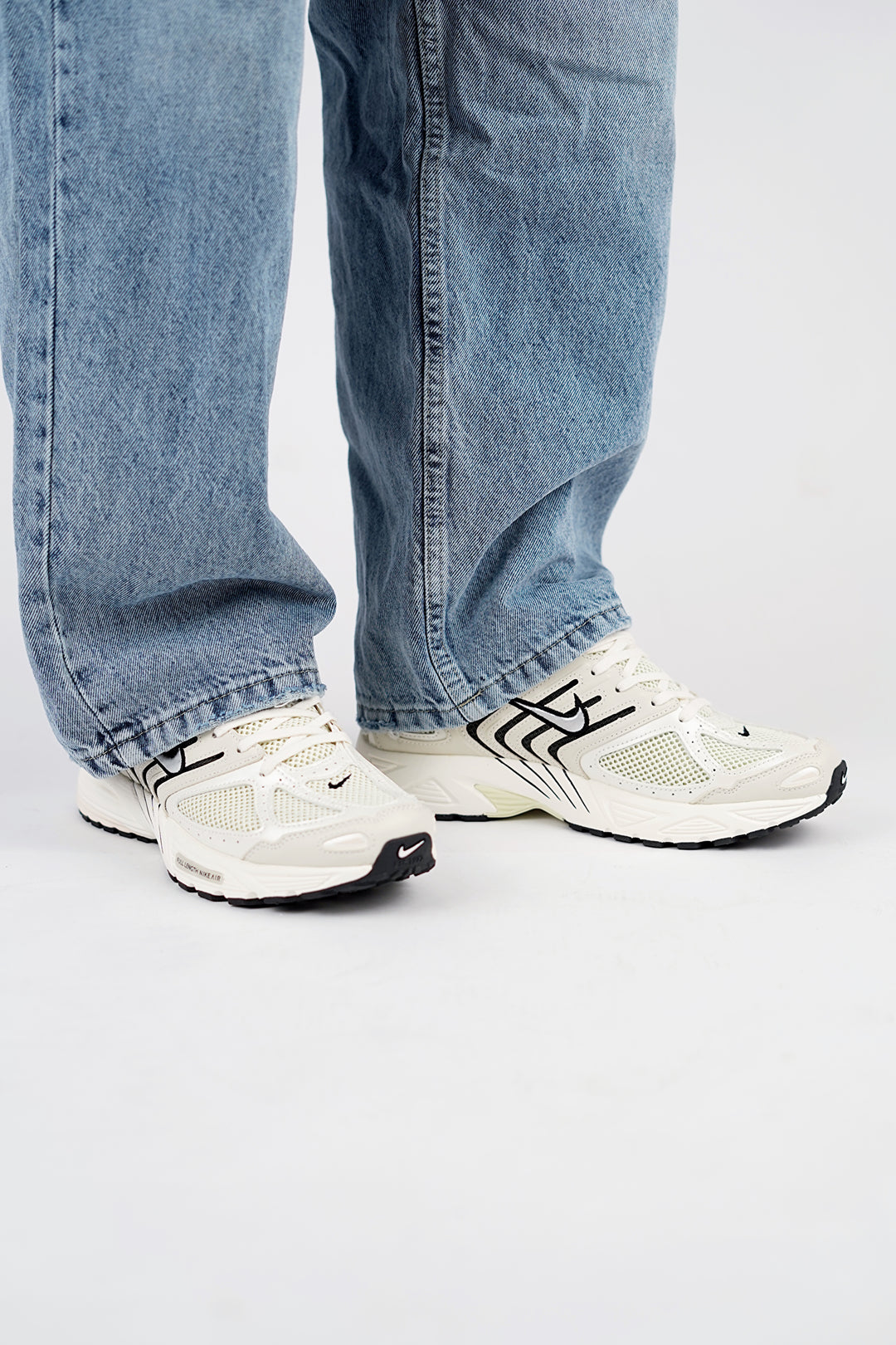 Nike Air Pegasus 2005 Trainers in White