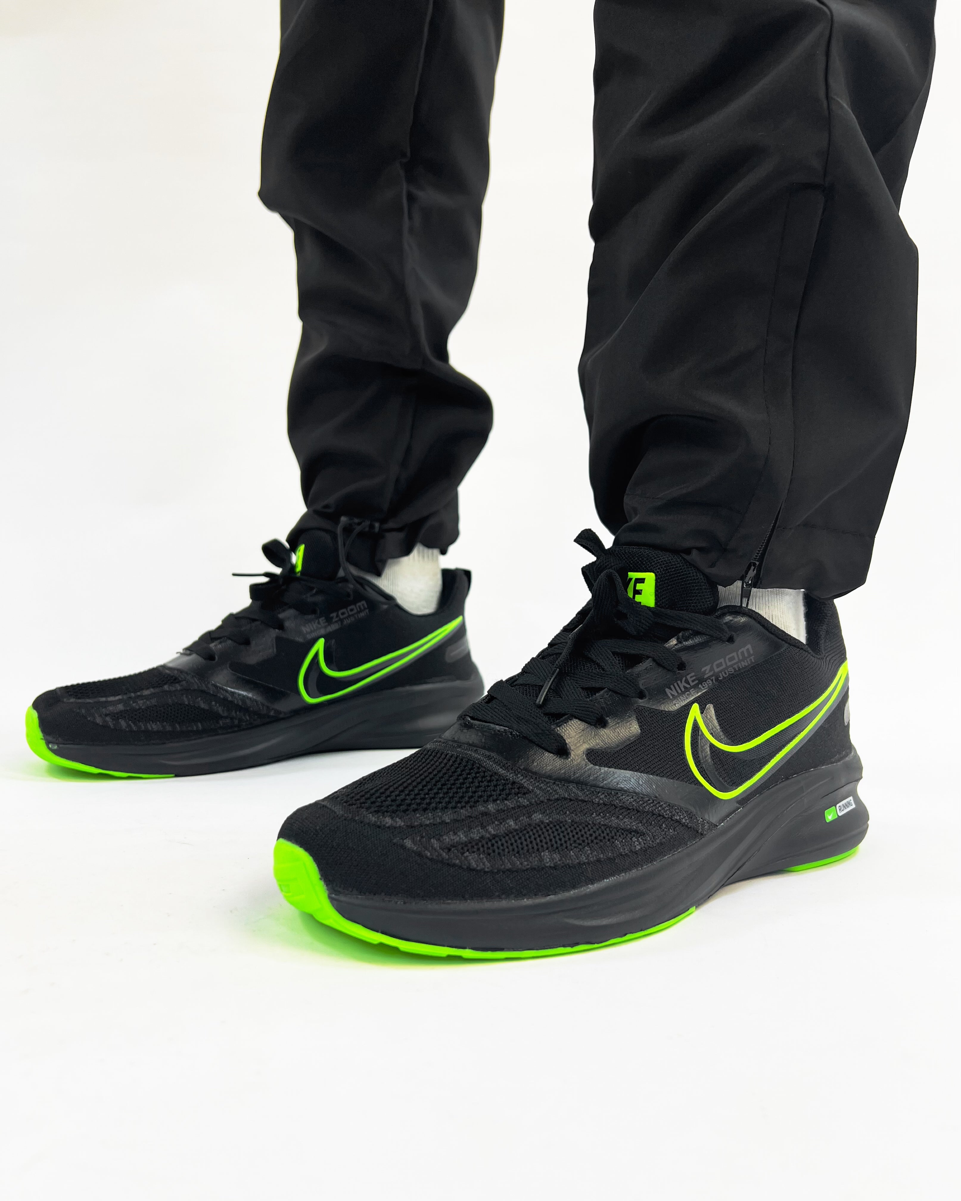 Nike zoom on sale black and green