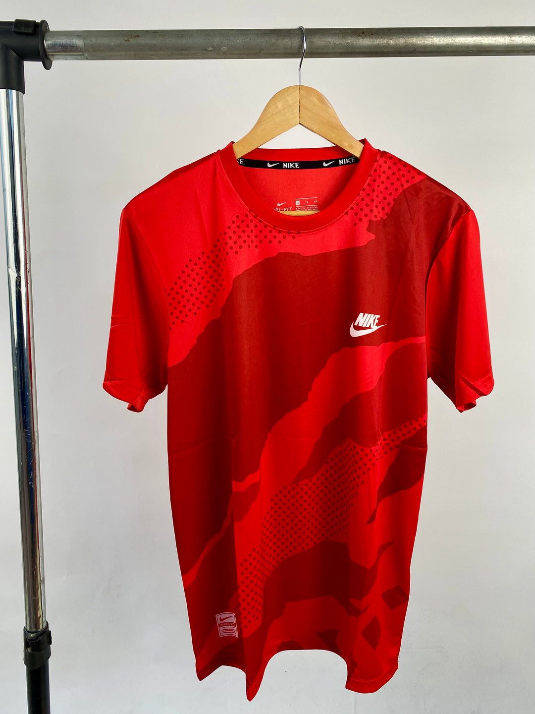 Nike side logo sport t-shirt in red