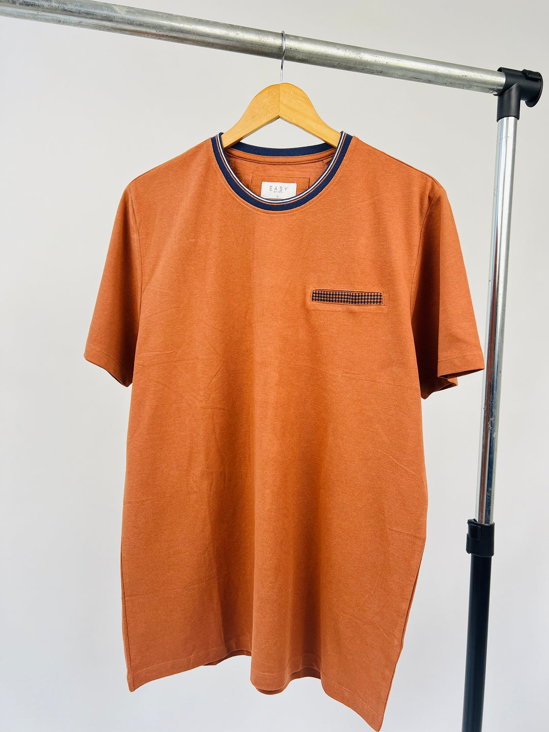 Easy side pocket t-shirt in brown