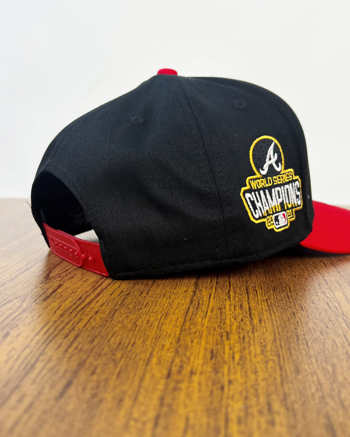Atlanta Braves embroidered Snapback in black/red