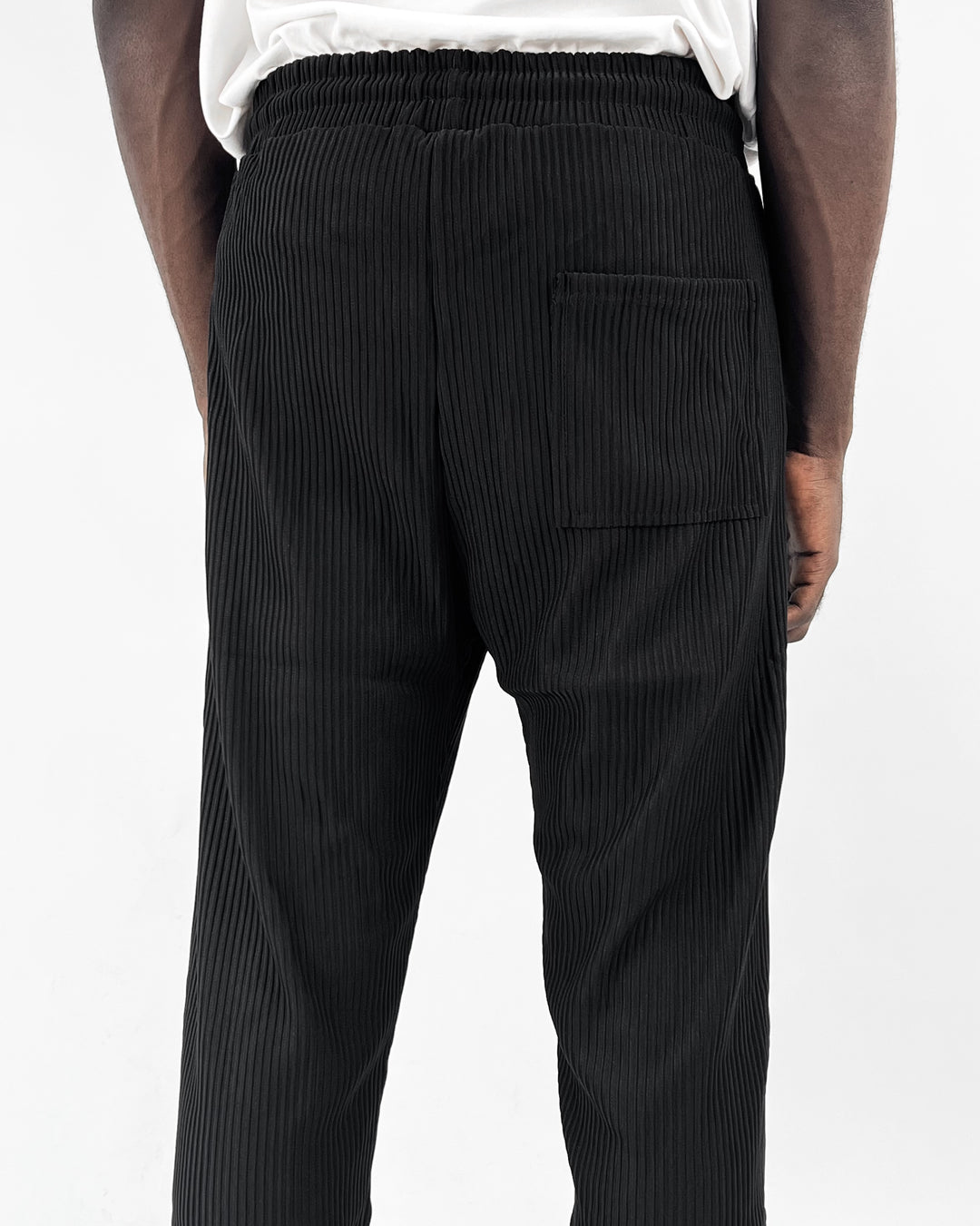 A&N pleated pants in black