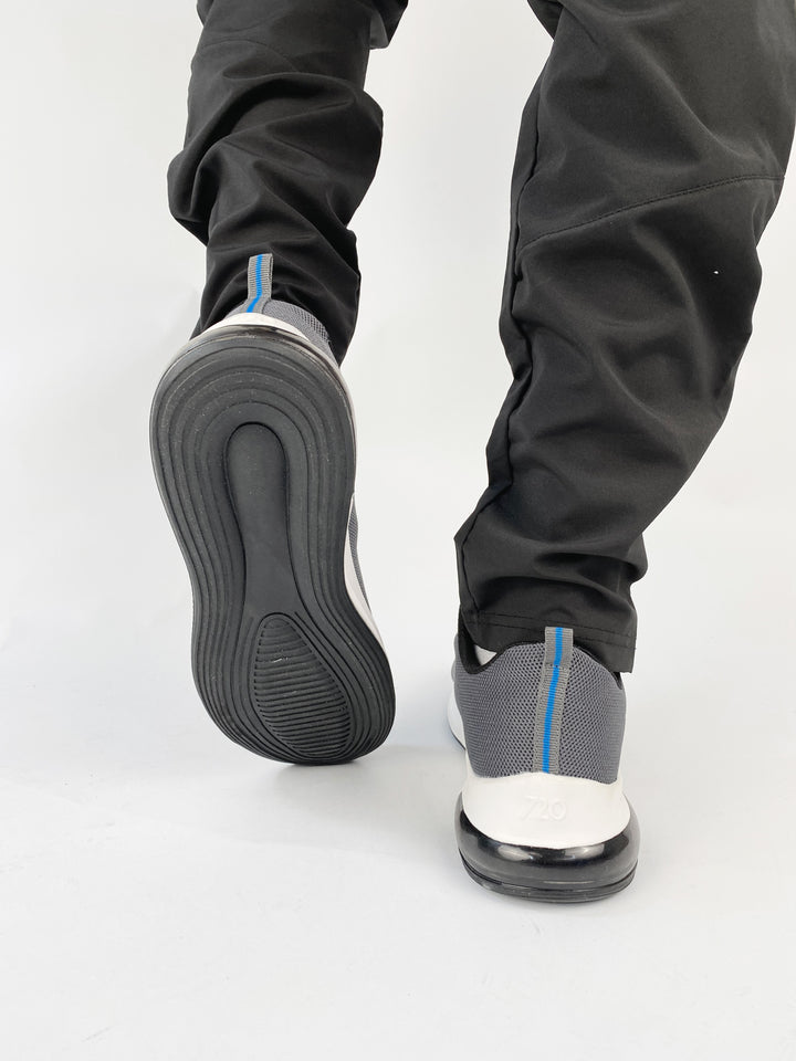 Nike air zoom textured grey trainers with black solid sole