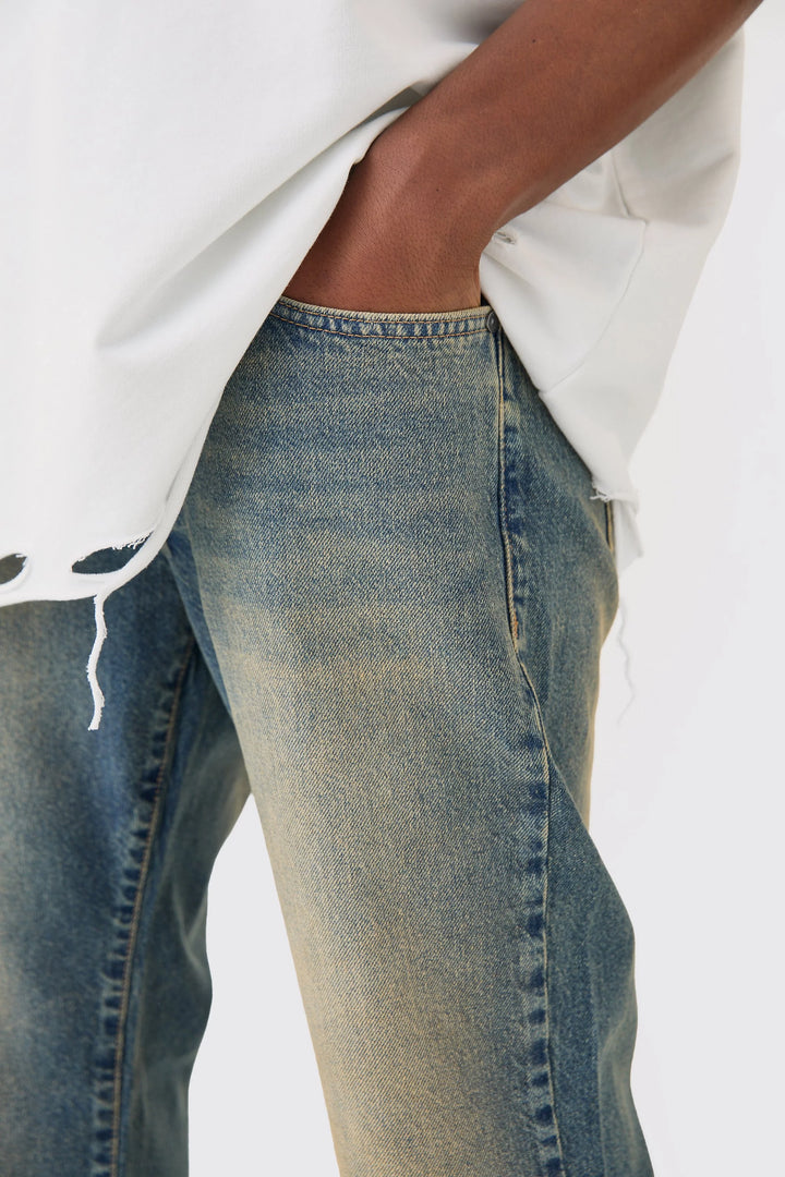 BOOHOOMAN RELAXED FLARE RIGID KNEE RIP TINTED DENIM JEAN