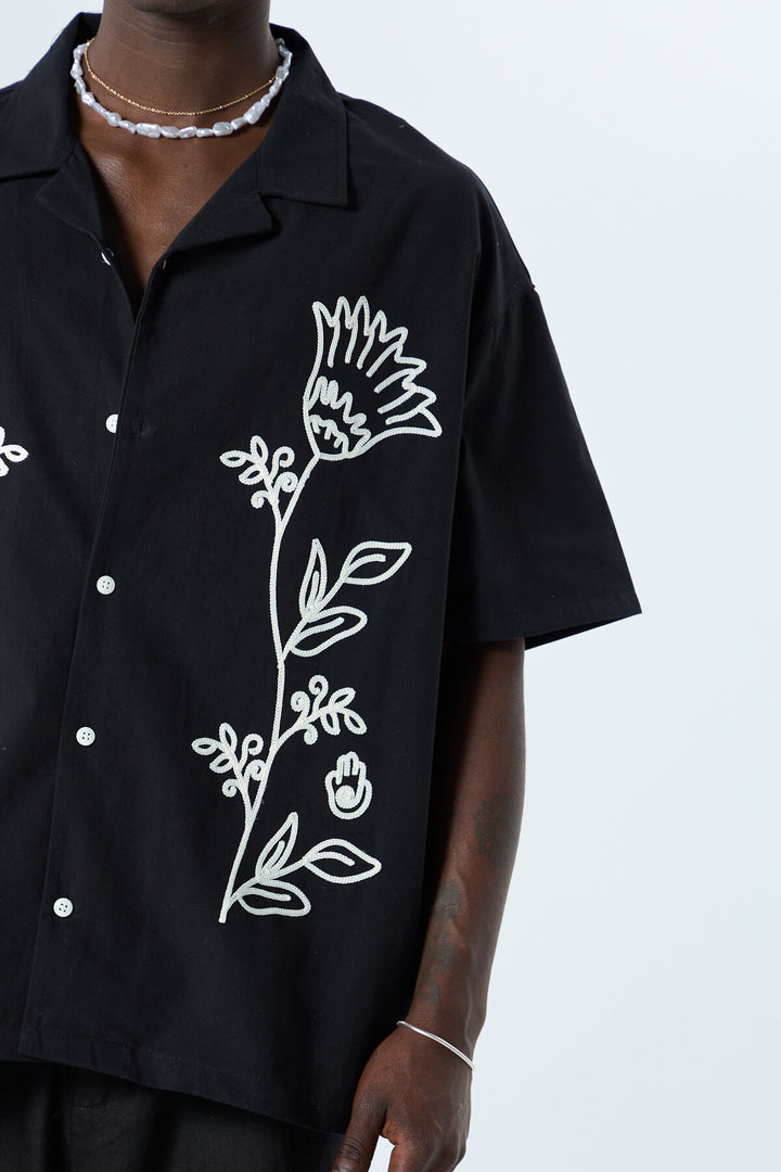 VAMOS FLORAL EMBROIDERED SHIRT IN BLACK