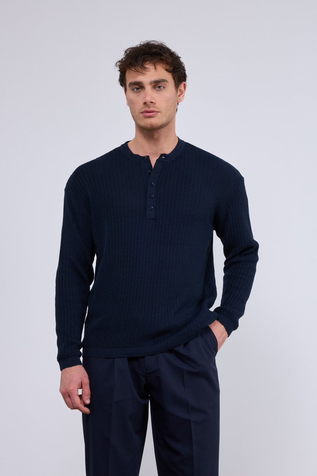 2512 Henley Sweatshirt in Navy
