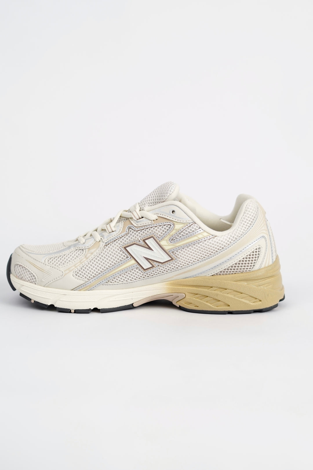 New Balance Moon rock 740 Trainers in Beige