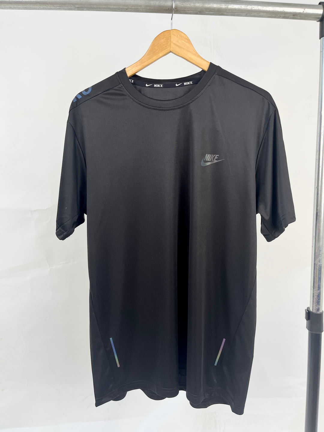 Nike side dark logo t-shirt