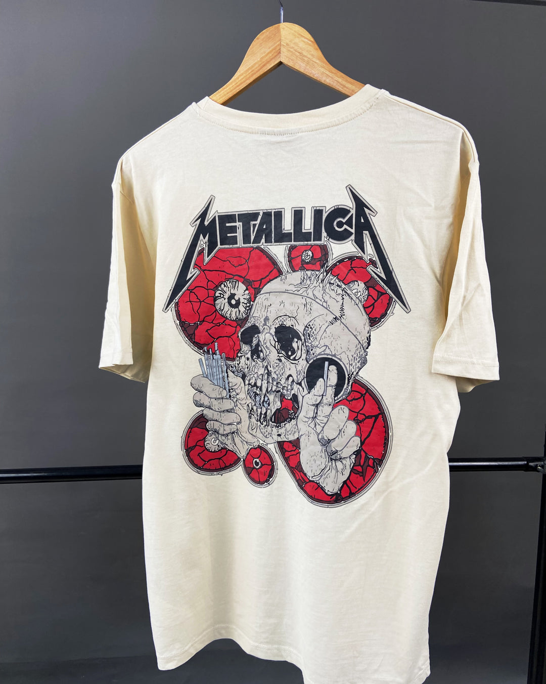 Renvill Metallica Backprint t-shirt in beige