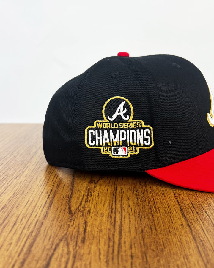 Atlanta Braves embroidered Snapback in black/red