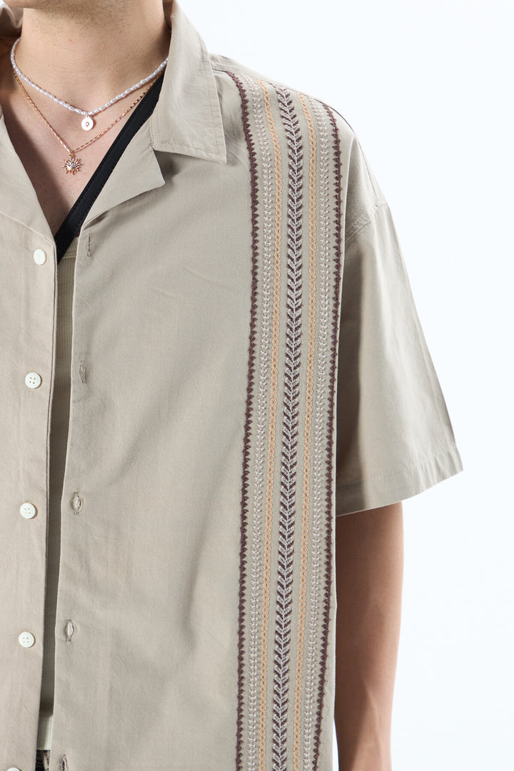 VAMOS EMBROIDERY DETAILED POCKETLESS SHORT SLEEVE OVERSIZE LINEN SHIRT KHAKI