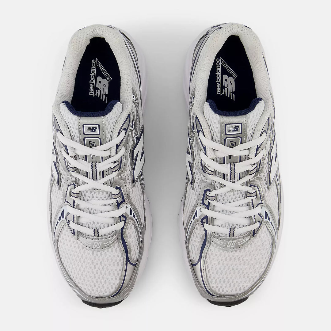 New Balance 740 Trainers