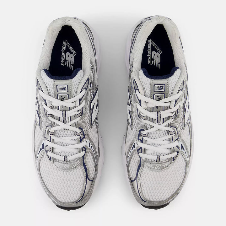 New Balance 740 Trainers
