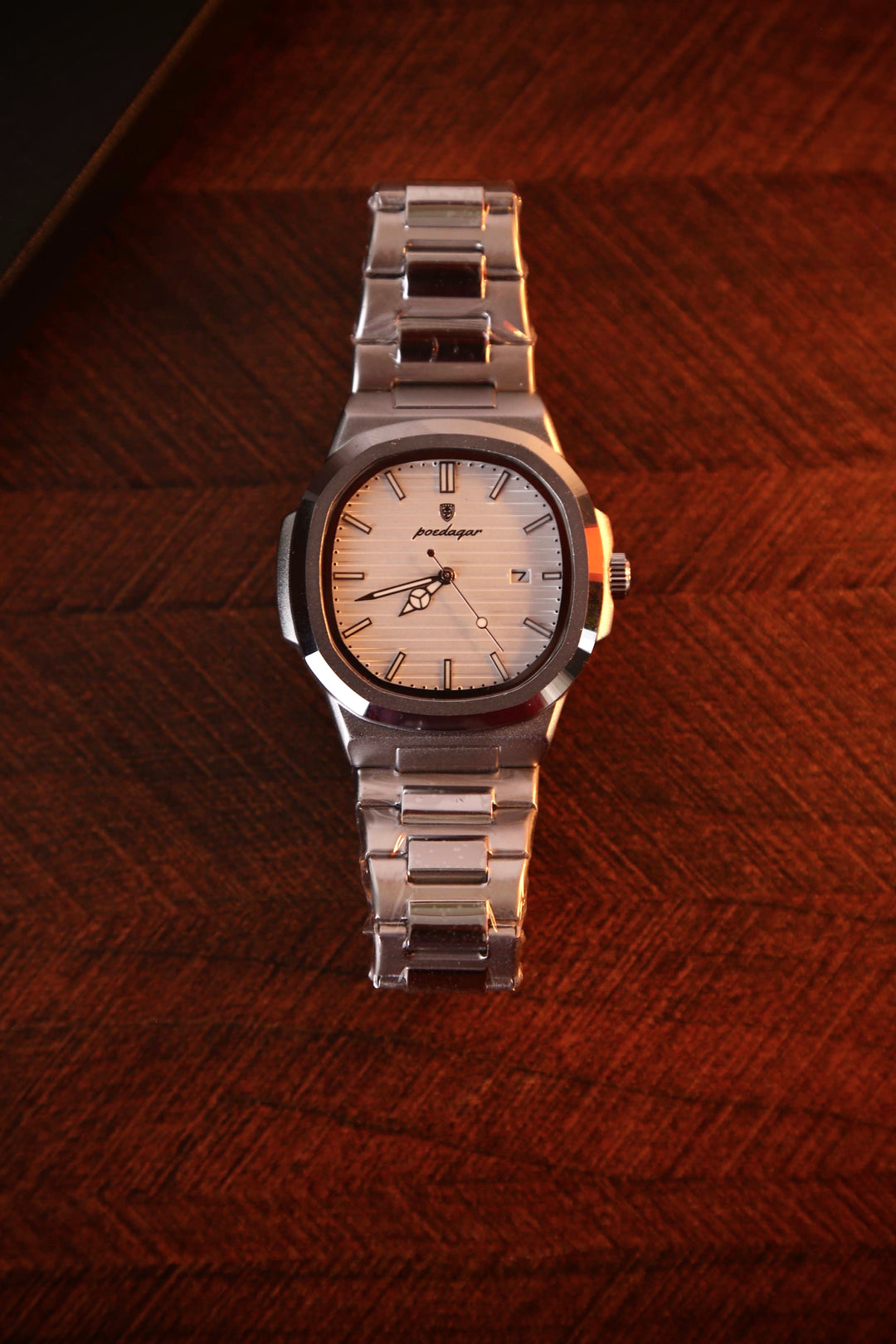 Poedagar Stardust Wrist Watch in white